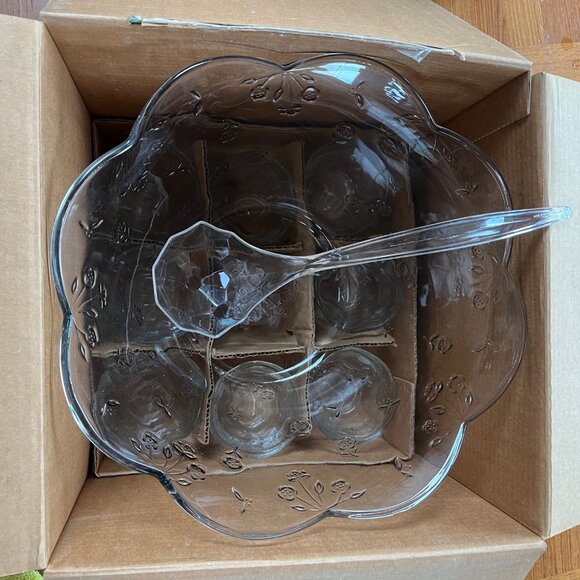 Anchor Hocking Savannah 18-Piece Punch Bowl Set With 8 Cups & Ladle - Picture 2 of 11